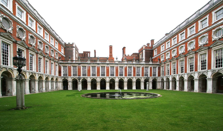 Hampton Court fountain