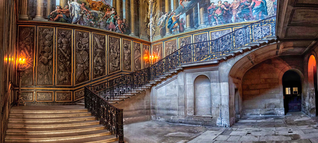 Hampton_Court_interior.jpg